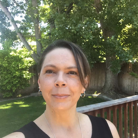 Meet your Posher, Sonya @qualitywarehaus - Picture 3 of 3